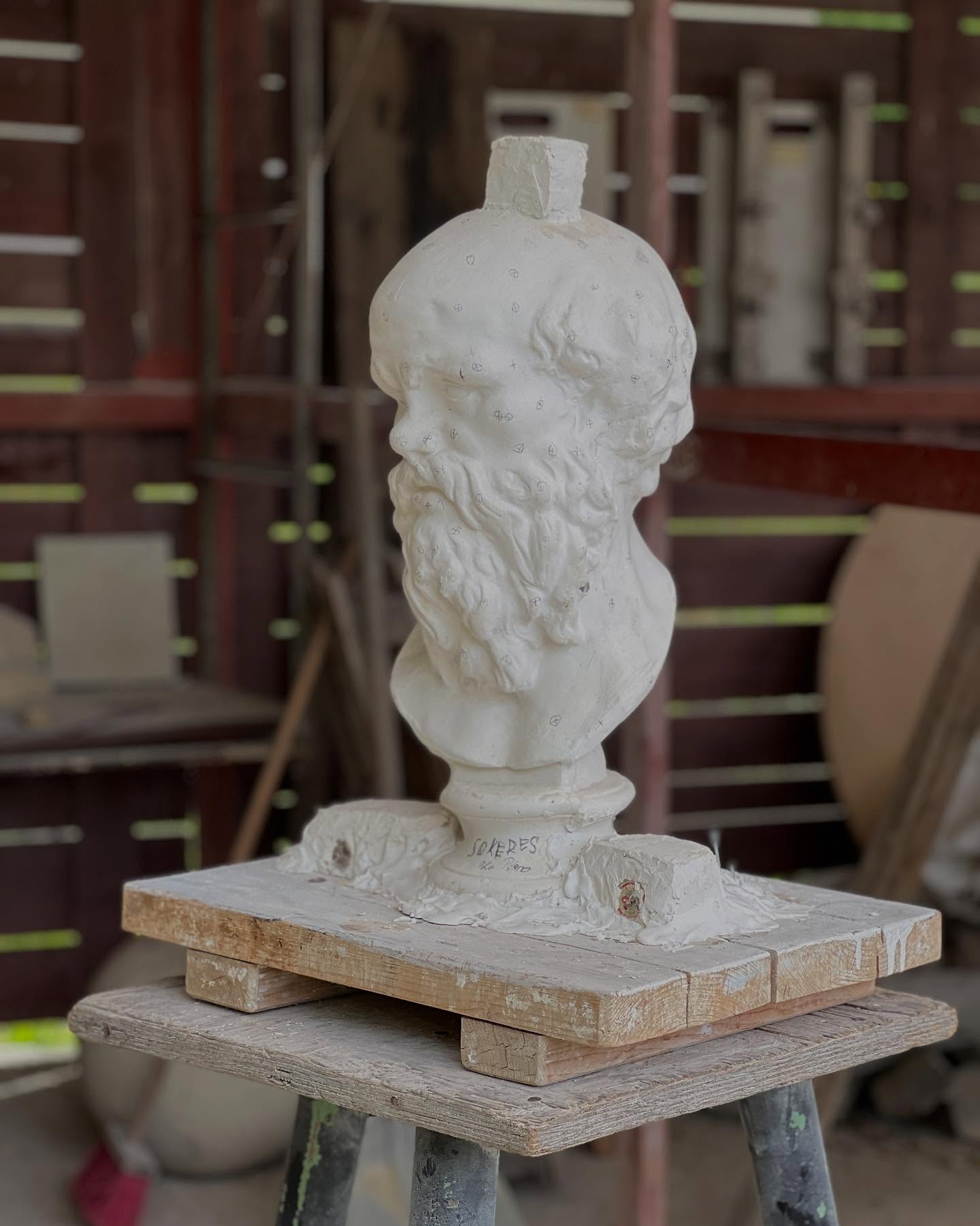 Najbližší víkend, 28.-29.06.25 sa koná kamenické a kovářske sympózium na hrade Lipnice. 

Dnes sme odovzdali organizátorom sponzorské dary, reklamné predmety a trochu podporili túto peknú udalosť.

Prajeme úspešnú akciu 🌞
.
.
.
#sympozium #lipnicenadsazavou #diasegment #veziemevamtovar #diamantovykotuc #diamantovenastroje