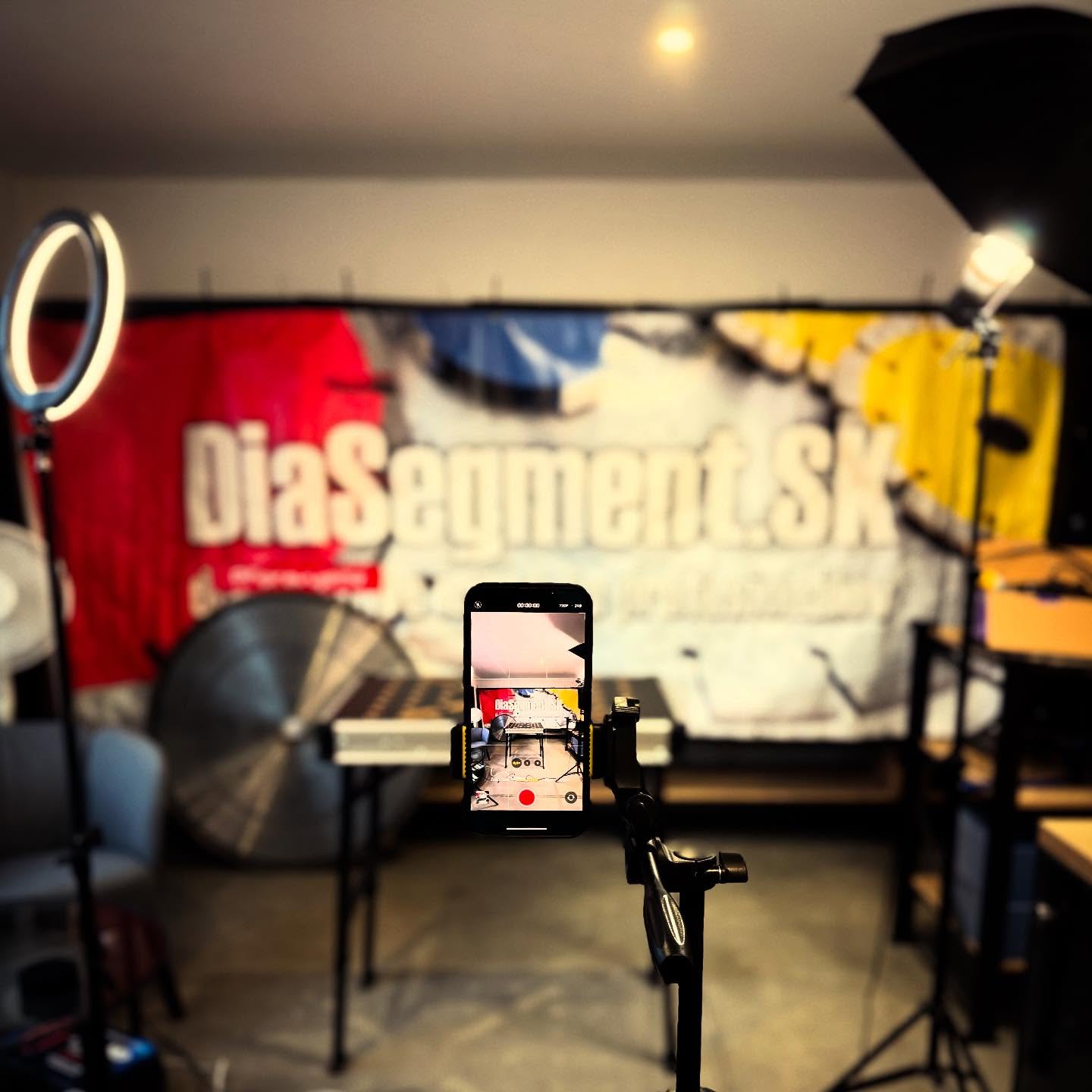 Niečo sa chystá 😜
.
.
.
#akemi #colourbond #obkladaci #preobkladaca #diasegment #diamantovykotuc #diamantovenastroje