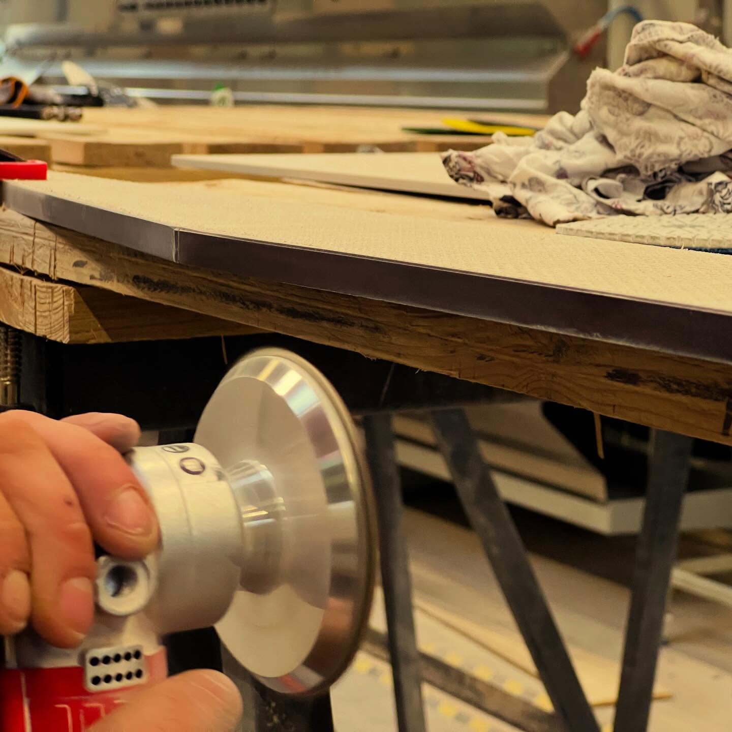 Dnes sme leštili keramiku ✨
Ak chceš vedieť ako dostať čiernu keramiku do lesku, kľudne sa ozvi 💎
.
.
.
#diamantovykotuc #diasegment #diamondtools #preobkladaca #prekamenara