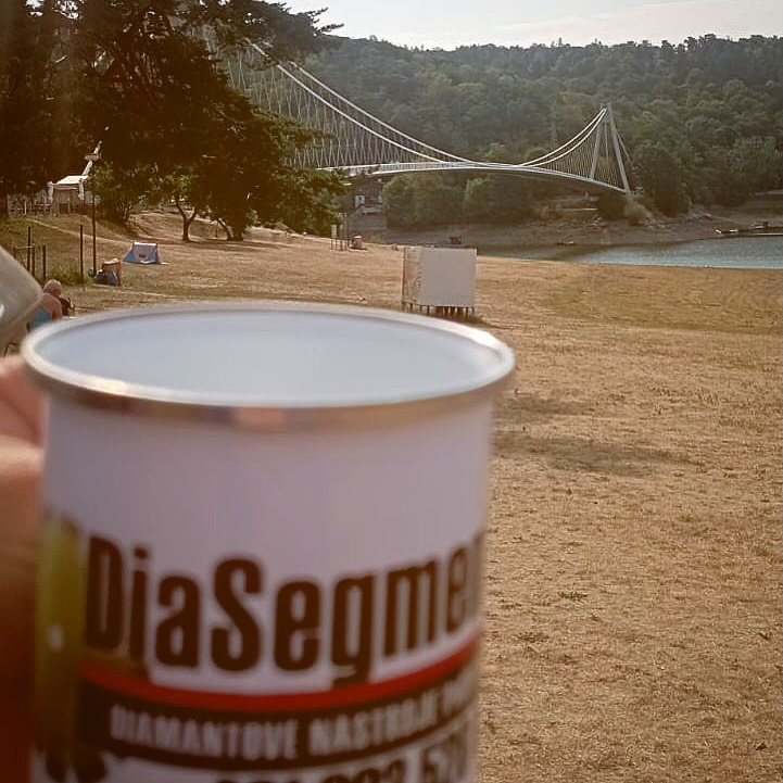 Toto nás vždy poteší! ☀️Prišla nám fotografia od kamenára s textom: …myslím, že tohle by vás mohlo pobavit 😉 manželka je sbalila na stanování na Vranově 👍
.
.
.
#diasegment #diamantovenastroje #diamondtools
